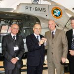 O helicóptero é o primeiro a integrar uma frota própria da segurança do Mato Grosso do Sul. Na foto, da esquerda para a direita, François Arnaud – Vice-presidente Comercial e de Marketing da Helibras, Eduardo Mauad – vice-presidente executivo da Helibras, Wantuir Jacini – Secretário de Estado de Justiça e Segurança Pública do Mato Grosso do Sul, Eduardo Marson – Presidente da Helibras e Flávio Pires – Vice-presidente de Suporte e Serviços da Helibras. (Crédito Foto: Helibras/ Piti Reali)