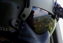 TSB do Canadá recomenda uso de capacetes de voo para pilotos de helicóptero