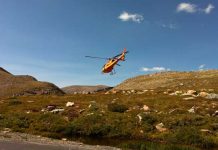 Mulher é resgatada por helicóptero perto do Monte Evans em Clear Creek/USA