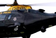 Voando com a unidade de suporte aéreo policial de Dyfed Powys (UK)