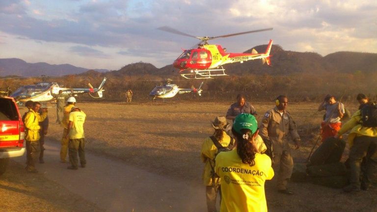 Força Tarefa Previncêncio combatem incêndio florestal na Serra do Cipó/MG