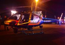 Helicóptero da Polícia do Condado de Los Angeles faz pouso de emergência na rua