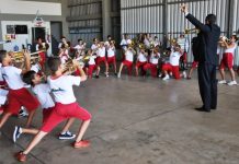 Banda Marcial do Cidadescola presta homenagem à equipe da BRPAe Presidente Prudente/SP