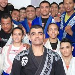 Depois de 14 cirurgias, Deyves, hoje uma das referências das artes marciais no Estado, voltou a dar aulas e a trabalhar como policial fotos