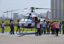 Crianças de entidade de Santos conheceram a BRPAe Praia Grande