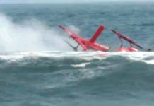 Bombeiro 05 do Corpo de Bombeiros cai no mar de Copacabana/RJ e tripulantes passam bem – Confira o vídeo