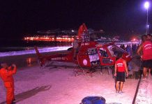 Bombeiro 05 é retirado do mar de Copacabana/RJ