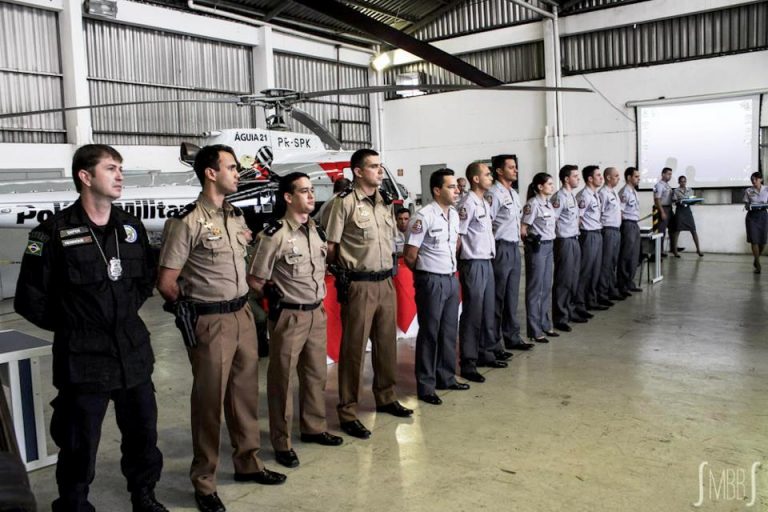 GRPAe entrega brevês aos novos pilotos e conclui curso teórico da nova turma