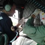 2ª Companhia do Batalhão de Aviação da PMSC atendendo vítima de queimadura no município de Barra Velha