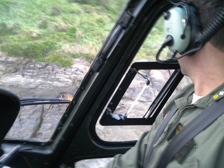 BAPM resgata adolescente em costão na praia de Itaguaçú/SC