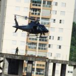 Helicóptero da PM usou prédio abandonado na Av. Araguaia como heliporto. Foto: Ana Paula Polim.