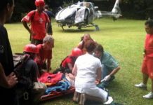 Falcão 04 resgata vítima de queda durante caminhada na Serra do Mar