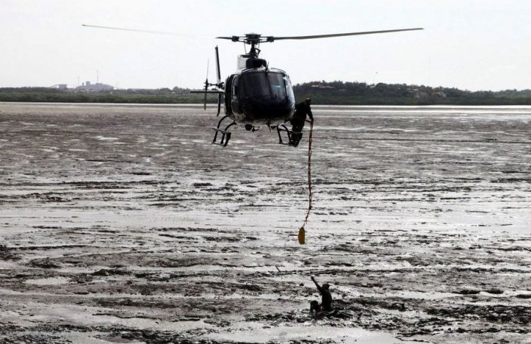 GTA do Maranhão resgata passageiros de embarcação na Baía de São Marcos