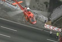 Helicópteros são utilizados no resgate de vítimas de queda de ônibus na Avenida Brasil, no RJ