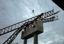 Águias realizam salvamento de operários em acidente de queda de estrutura metálica