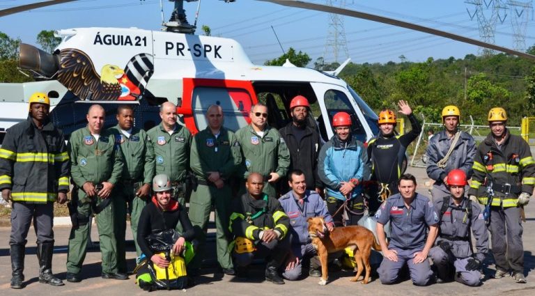 Águia 21 resgata grupo perdido na serra de Paranapiacaba/SP