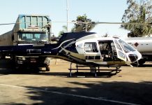 Helicóptero aterrissado em posto na BR-365 é atingido por carreta