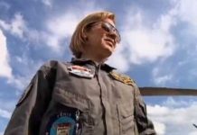 Conheça a primeira mulher a pilotar o Bell Huey II da polícia no Rio de Janeiro