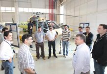 Clube do Piloto leva comandantes à fábrica da Helibras