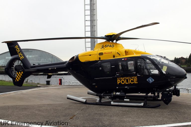 Helicóptero da polícia cai sobre bar em Glasgow, na Escócia