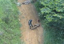 Piloto de motocross é socorrido pelos tripulantes do helicóptero Águia, em Joinville/SC