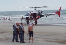 Homem assalta na praia, tenta fugir pelo mar e mobiliza helicóptero da PM