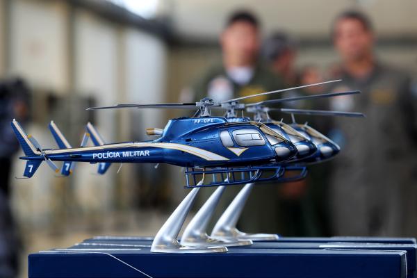 PM do Rio recebe helicóptero, plataforma de observação e caminhão tanque
