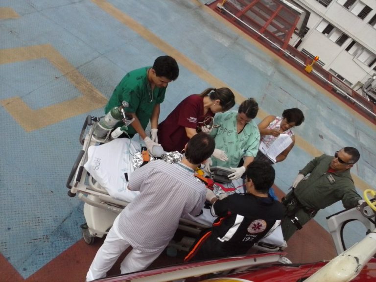 Arcanjo 01 resgata criança vitima de acidente de trânsito