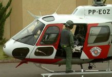 Águia 11 resgata homem que caiu com seu carro de viaduto em Campinas