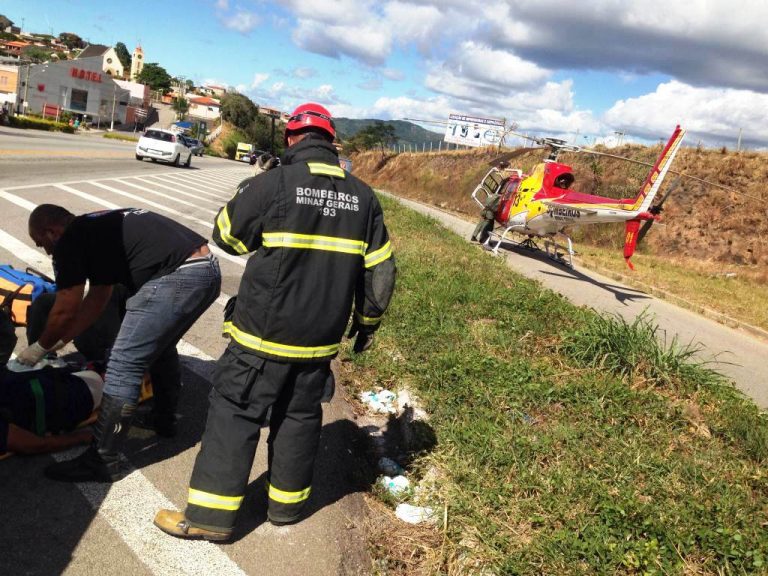 Arcanjo 01 resgata mulher vítima de acidente da trânsito