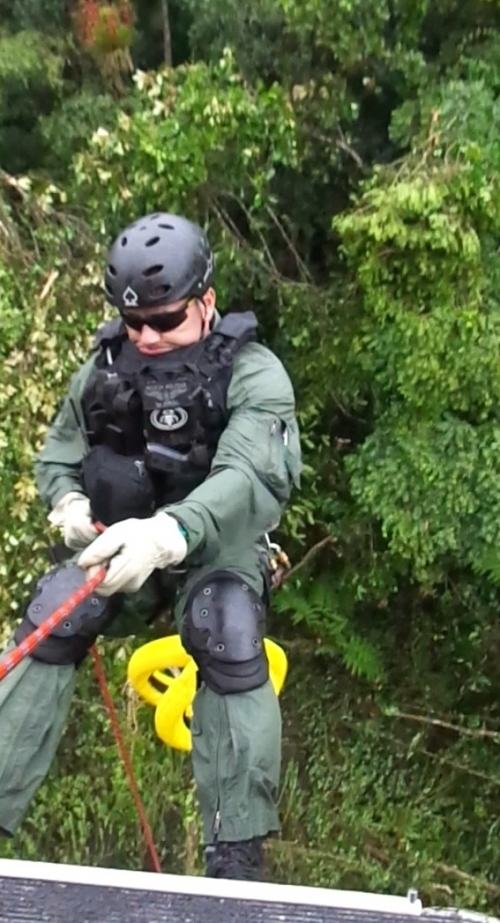 Helicóptero Águia resgata de jovens perdidos no Morro da Boa Vista, em Joinville