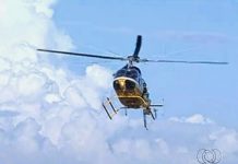 Helicóptero da PRF auxilia no resgate de feridos de ônibus que caiu de viaduto