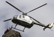 Helicóptero da Guarda Civil cai durante resgate em montanha