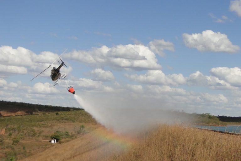 IBAMA treina carga externa, rapel e combate a incêndios florestais com helicópteros