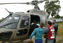 Águia resgata vítima de queda de barranco em Joinville