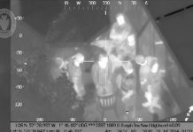 Jovem é preso por atingir helicóptero da polícia com laser no Reino Unido