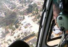 Hárpia sobrevoa região inundada no Acre e presta ajuda humanitária