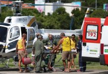 Transporte de menino que caiu de sacada levou dobro do tempo previsto, diz médica