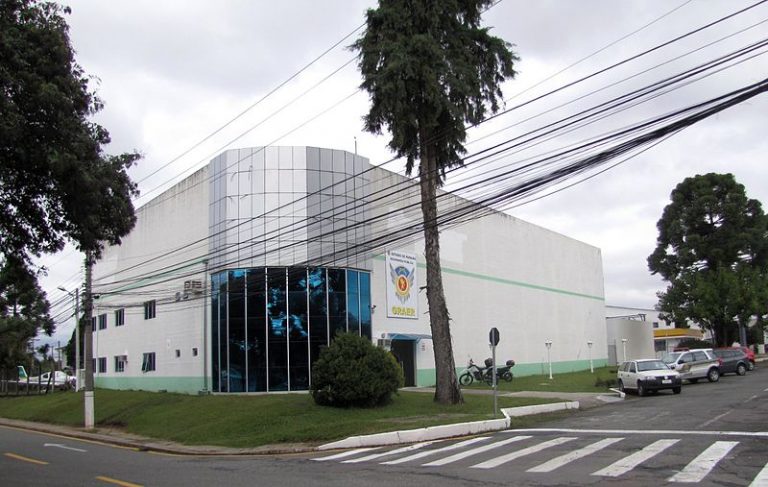 TRE mantém condenação de Richa por usar helicópteros do Estado durante campanha