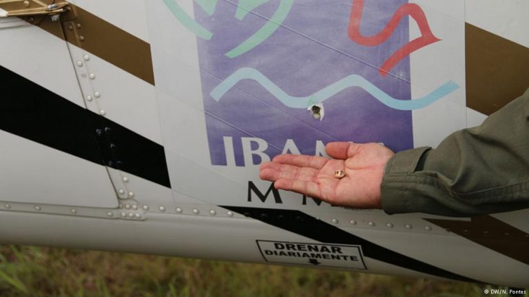 Helicóptero do IBAMA é atingido por tiros na terra indígena Kayapó