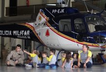 Criançada faz a alegria da Esquadrilha Pégasus