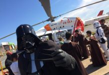 Grupo de cosplay visita Batalhão de Operações Aéreas do Bombeiro de Minas