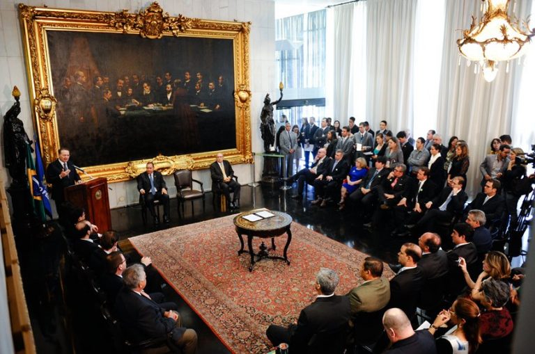 Instalada comissão para atualizar Código Brasileiro de Aeronáutica