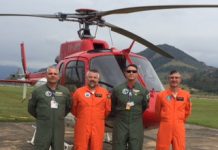 Pilotos do DOA da Polícia Civil realizam curso na Helibras Foto: Direita para esquerda Julho Shergue, INVH helibras - Sergio Ramidoff CMTE/INVH/DOA-PCDF, Geraldo Holzmann INVH Helibras - Renato de Oliveira CMTE/DOA-PCDF