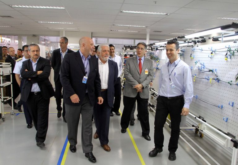 Helibras recebe visita do Ministro da Defesa e do Governador de MG em Itajubá