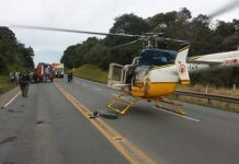 Helicóptero da PRF socorre ciclista atingido por carro