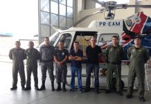 Mecânicos da Turbomeca realizam manutenção em aeronave do GRAER/PMAM