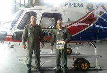 Policial federal realiza check na aeronave AS350 no GRAER/PMAM