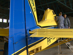 Bombeiros são treinados para usar aviões contra incêndios em Campinas