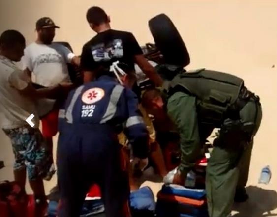 Homem é socorrido para o hospital após acidente de buggy nas dunas do Pecém/CE